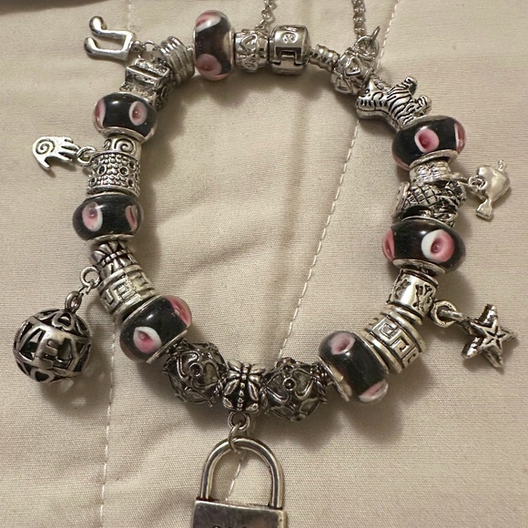 Handmade- NWOT –925 silver plated charm bracelet. Black/pnk beads variety charms - Picture 1 of 14